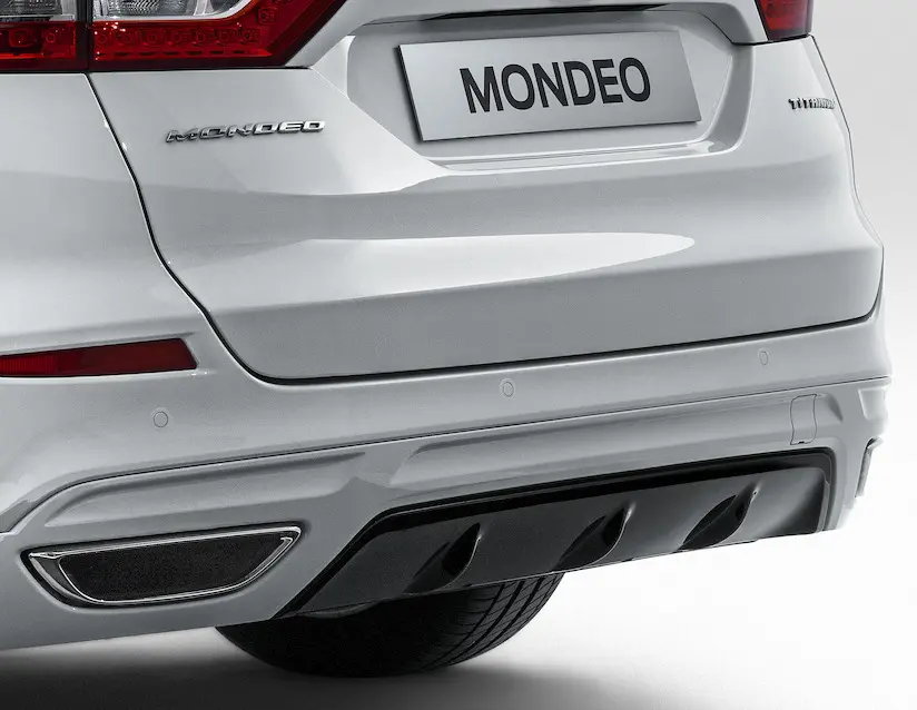 Ochranný kryt na zadní nárazník černém provedení Mondeo