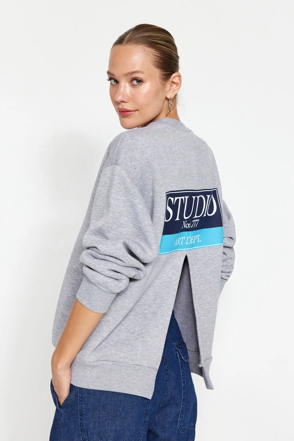Trendyol Gray Melange Back Print Detail Fleece Inside Regular/Normal Fit Knitted Sweatshirt