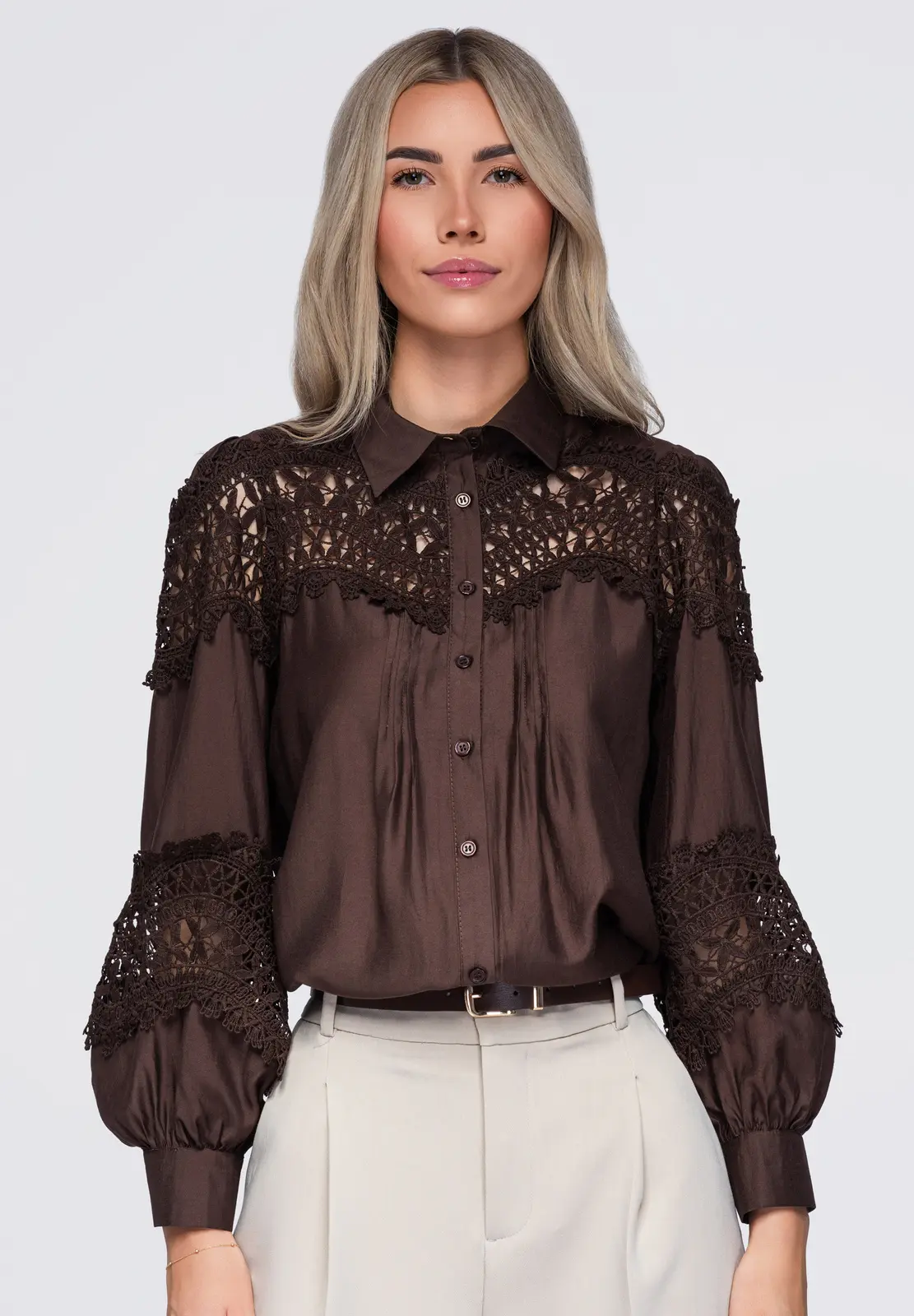 Volná dámská košile s krajkovými vsadkami