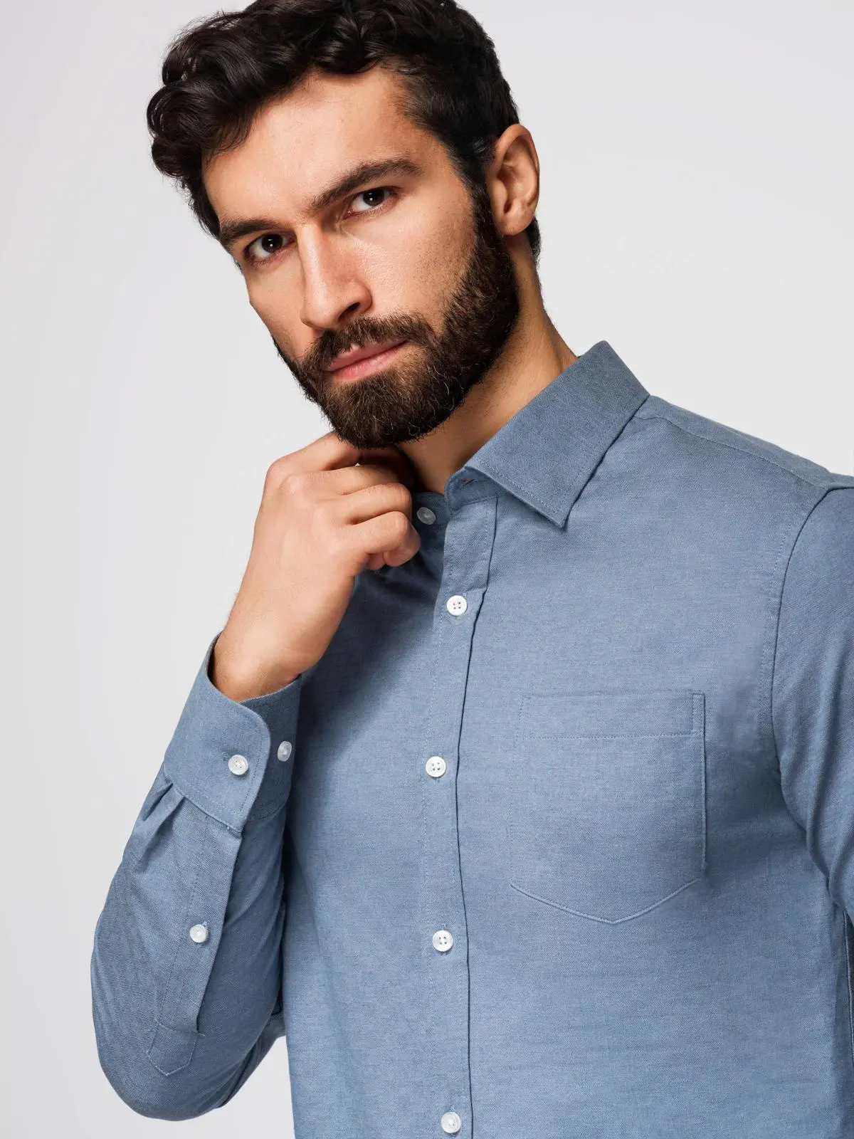 Ombre Men's SLIM FIT shirt in decorative fabric with pocket - blue OM-SHCS