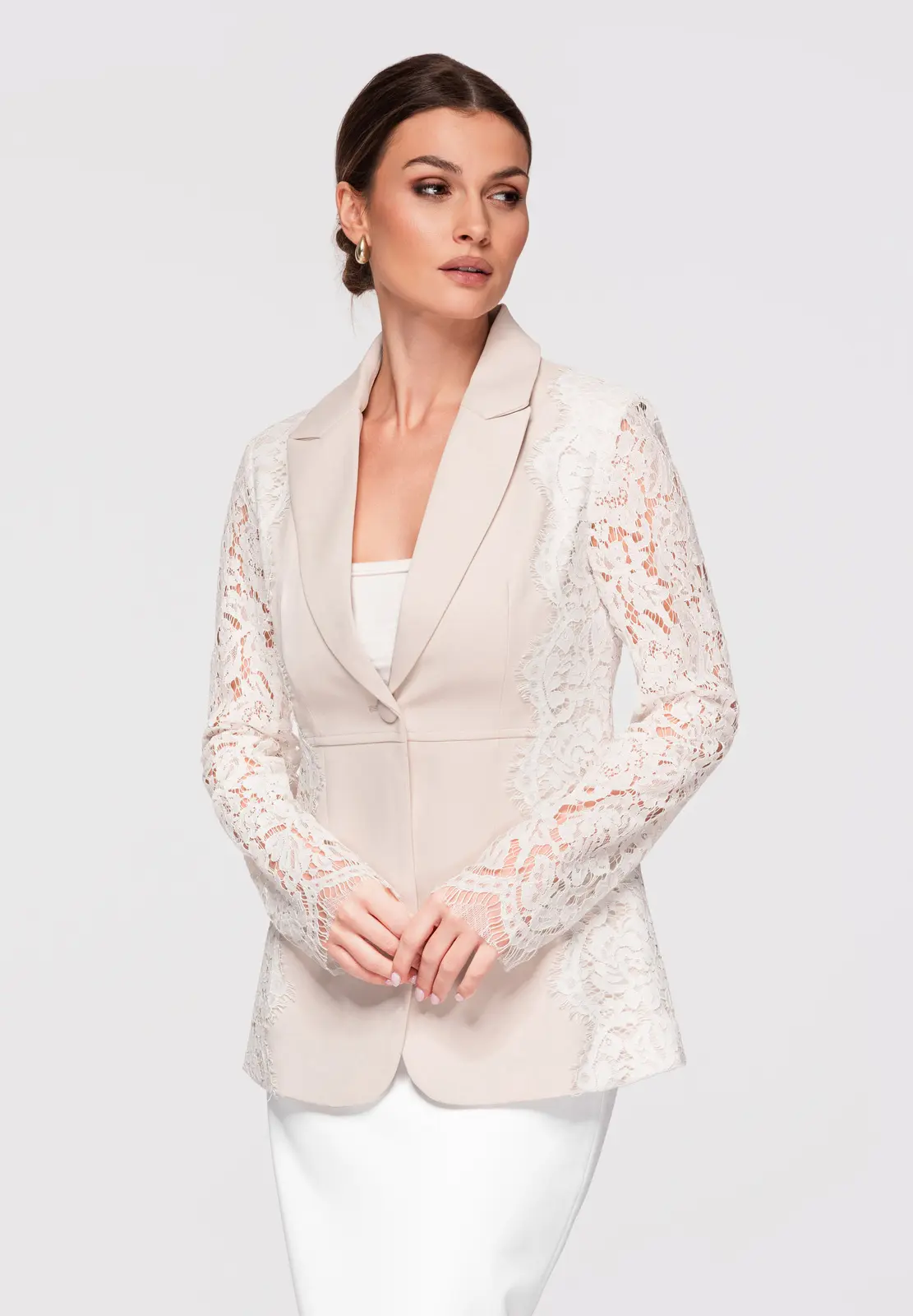 Elegantní dámský blejzr s krajkou