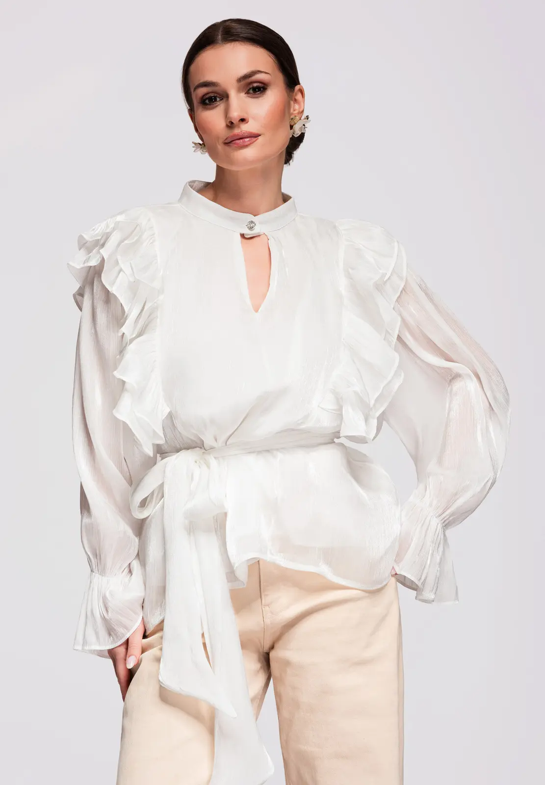 Dámská elegantní halenka s volány