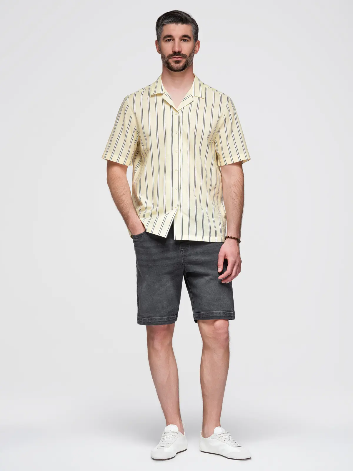 Ombre Men's shorts with elastic waistband and wash effect - grey