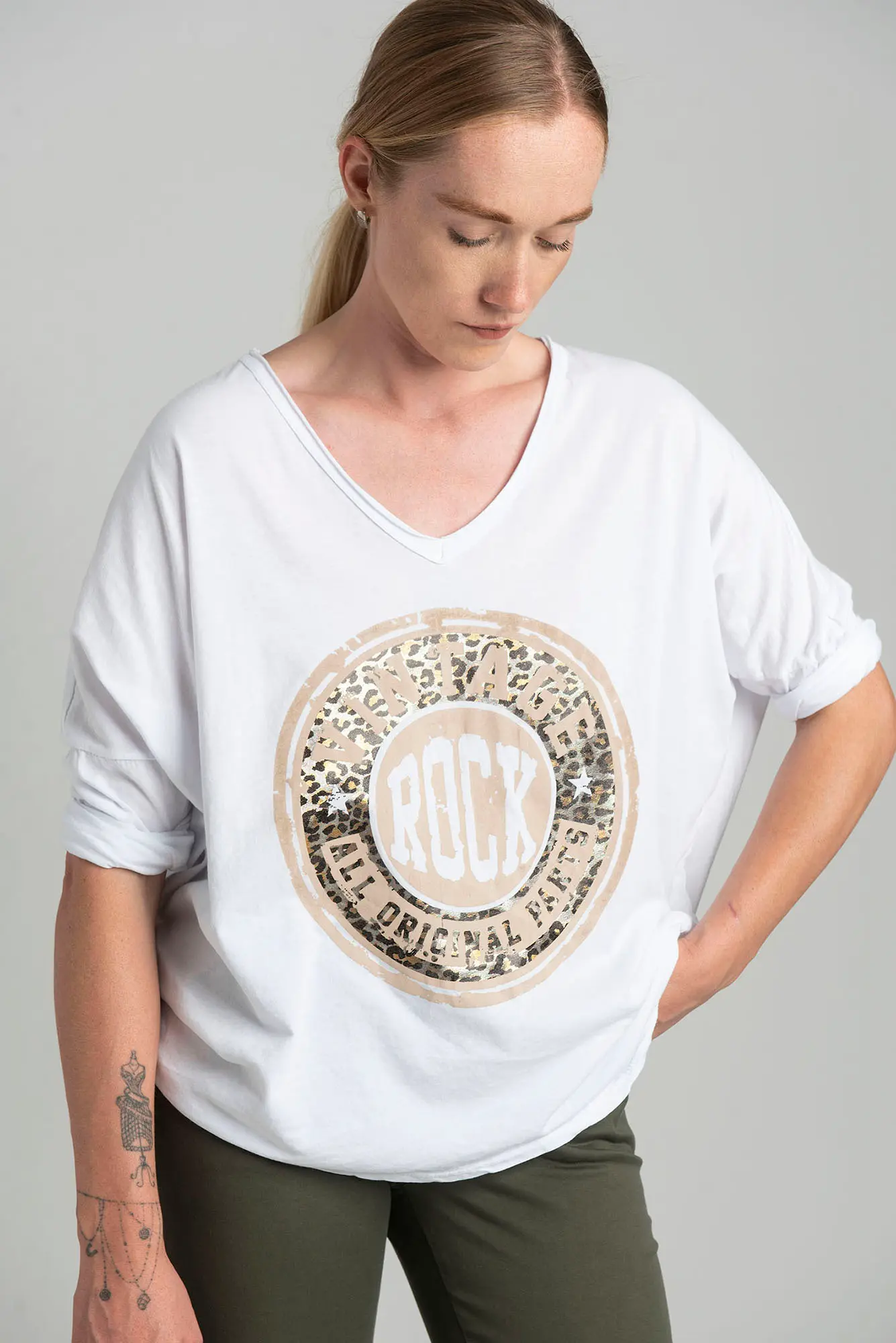 White oversize blouse with a shiny print