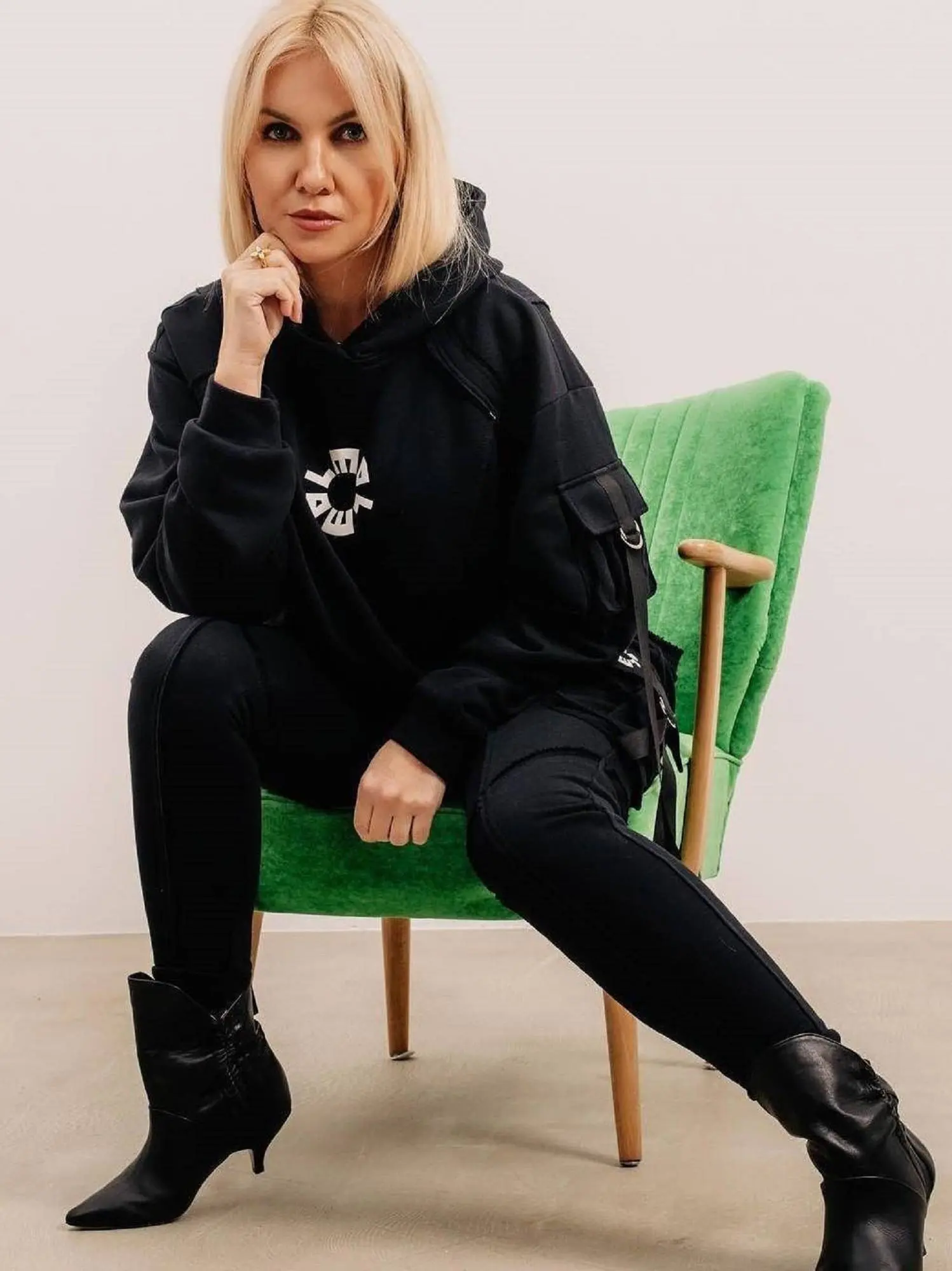 Black sweatshirt LeMonada cxp0534. R21