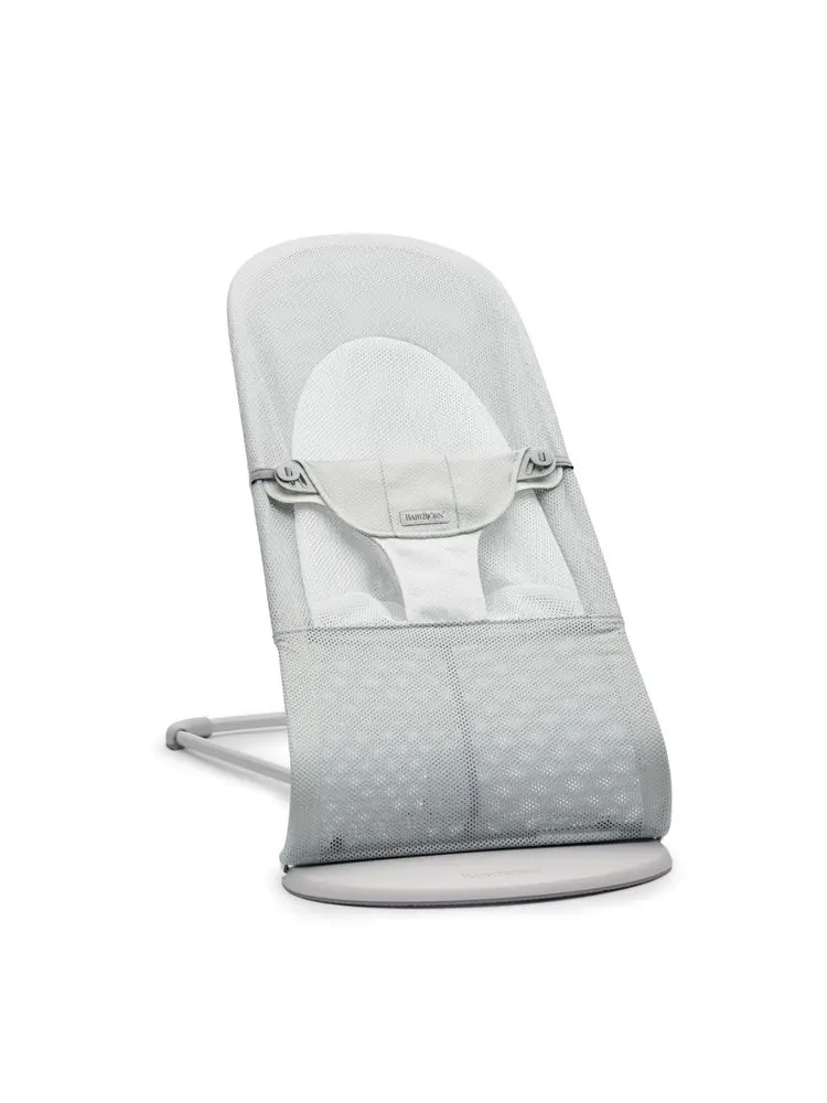 BABYBJÖRN Lehátko Balance Soft Silver white mesh světlá konstrukce
