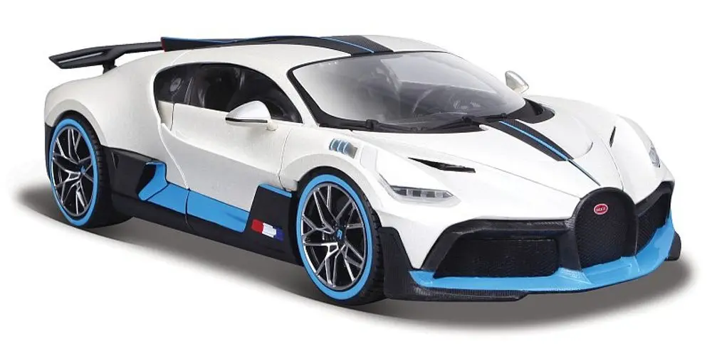 Maisto Bugatti Divo metalíza bílá 1:24