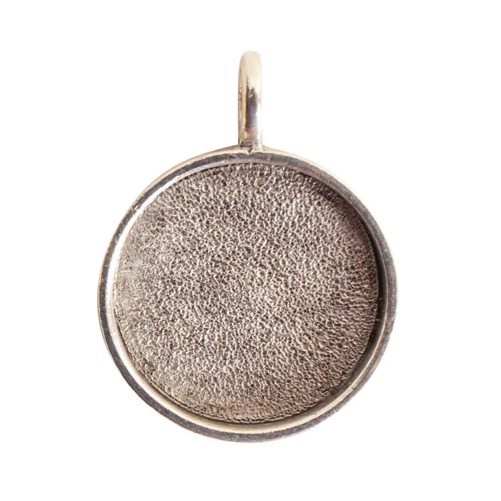 Nunn Design přívěsek s lůžkem kruh 30x22 mm postříbřený - 1 ks