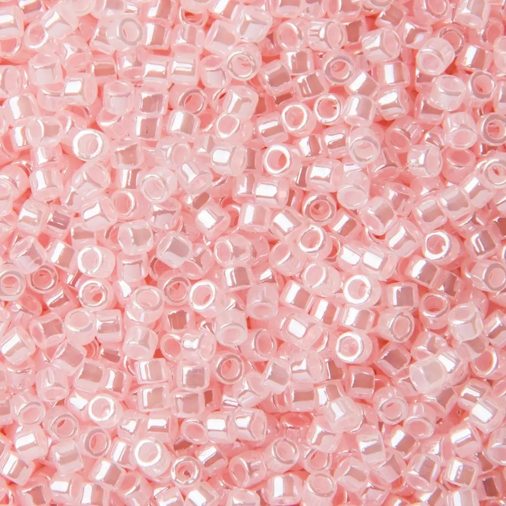 Miyuki Rokajlové korálky - Miyuki Delica 11/0 (DB-234) Lined Crystal Pale Salmon -