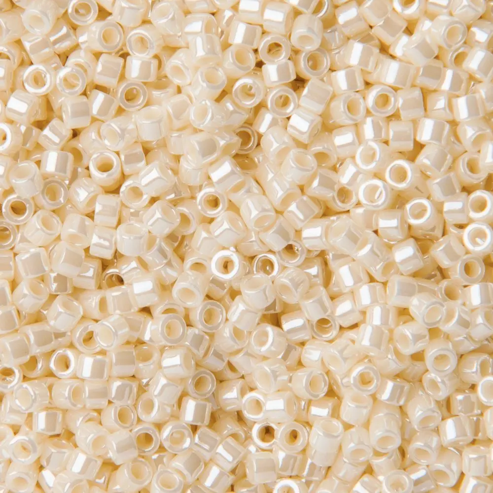 Miyuki Rokajlové korálky - Miyuki Delica 11/0 (DB-1900-50) Crystal Ivory Ceylon - 15 g