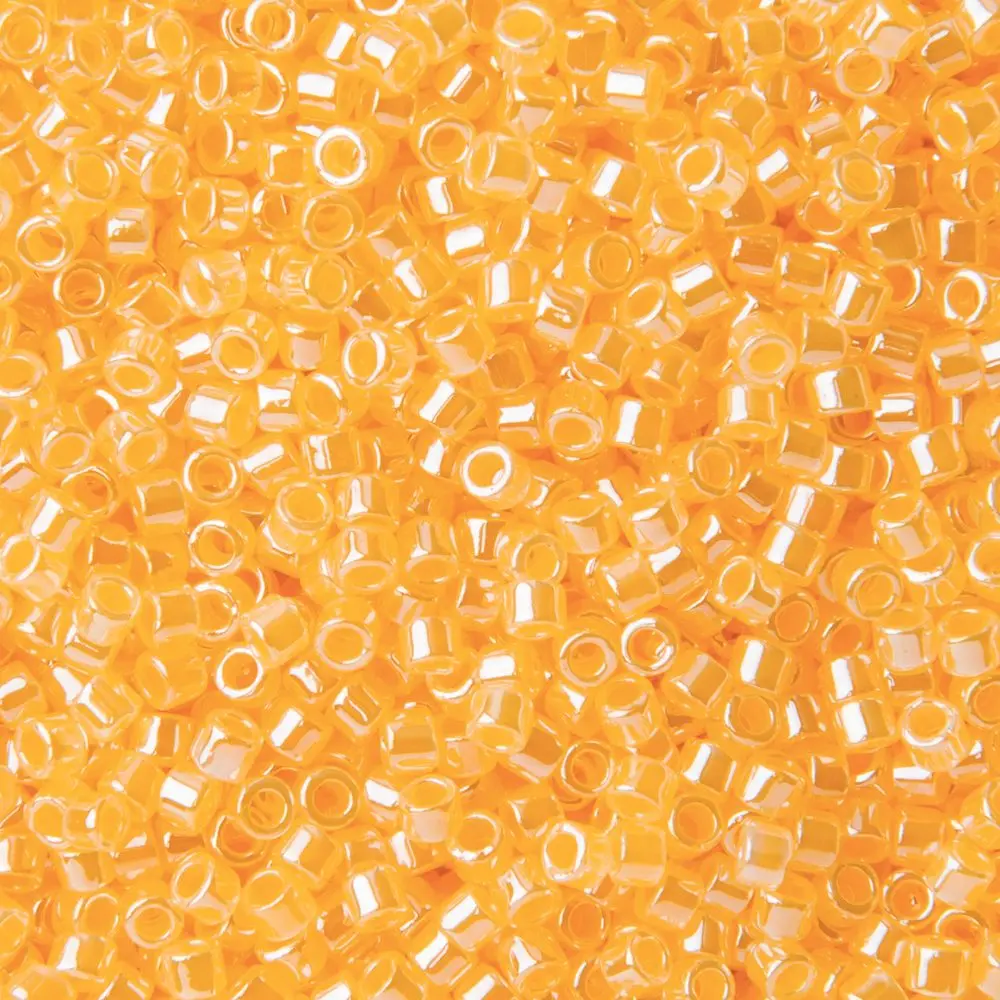 Miyuki Rokajlové korálky - Miyuki Delica 11/0 (DB-233) Lined Crystal Yellow Luster - 3 g