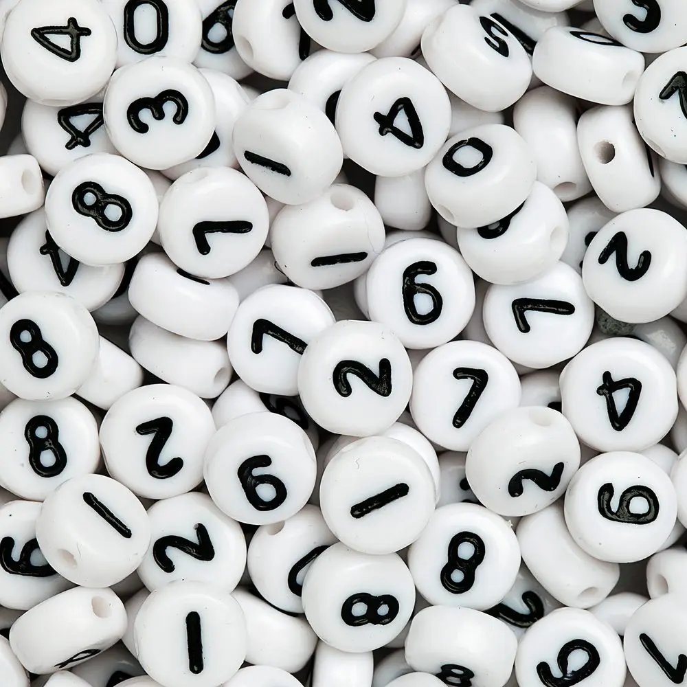 Manumi bílý mix plastových korálků 7x4 mm s čísly - 100 g