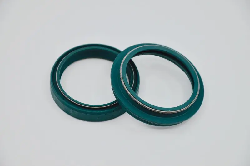 SKF sady gufer a prachovek pro př.vidlice BUELL 1125 1125 R, CR 08-10, HONDA CR 500R, 250R 97-07, CRF 450X, 250X, 450R, 250R 02-17, KAWASAKI KX 250F,