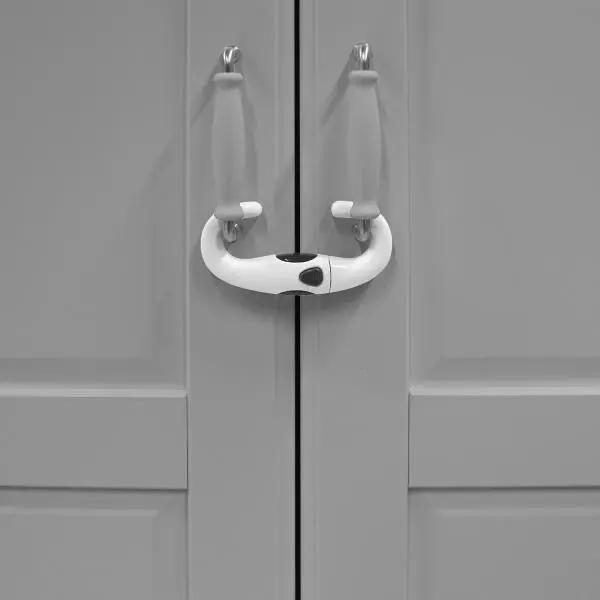 ZOPA Zámek na úchyty skříněk U - white/grey