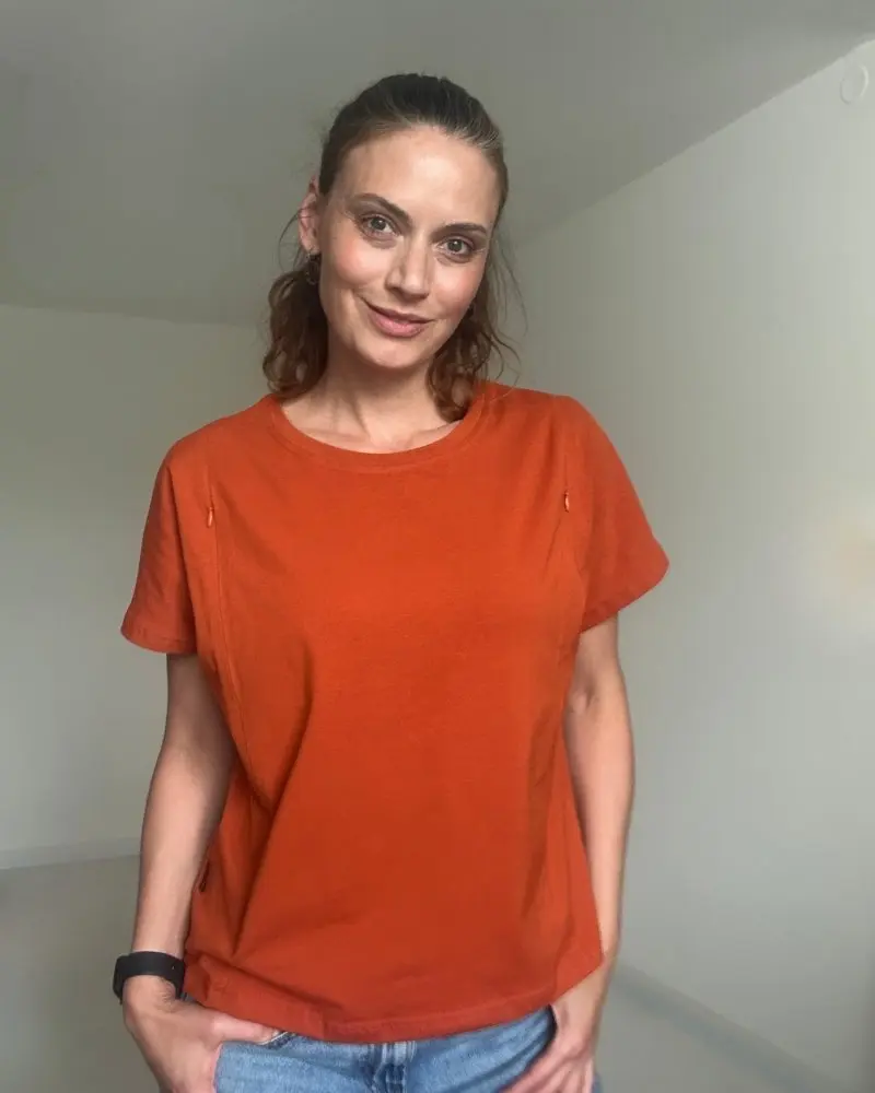 Kojicí tričko se zipem Kira, oversized – skořicové