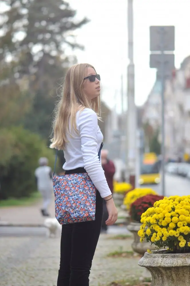 Kabelka s květinovým vzorem modrá Shoulderbag S viola blue HY4091