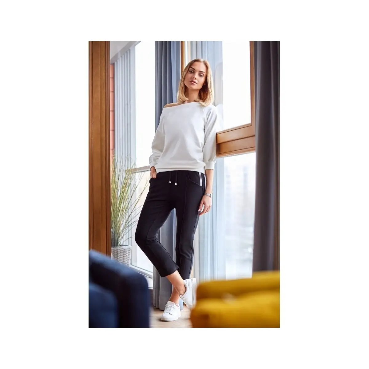 Made Of Emotion  Dámské kalhoty joggers Gyurmey M411 černá  Černá
