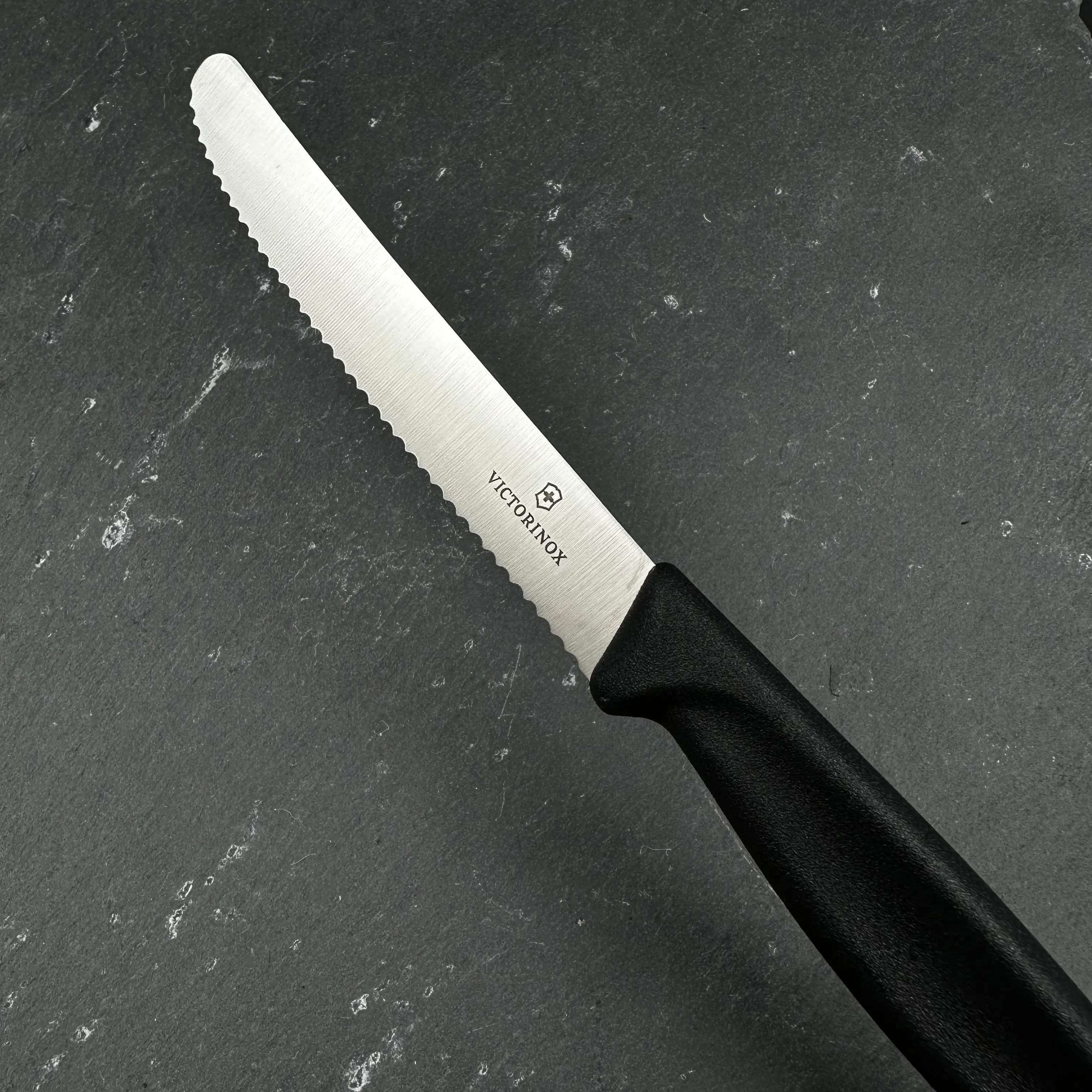 Nůž na rajčata Victorinox SwissClassic 11cm 6.7833