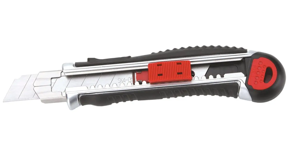 XTline Nůž odlamovací 18mm kov, pogumovaný, automat, ASSIST