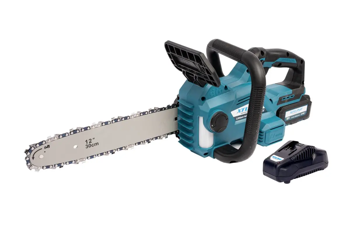 XTline XT102871-1B4 aku řetězová pila 30cm bezuhlíková 18V LiIon baterie 4 Ah + nabíječka