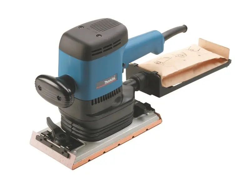 Makita - Vibrační bruska 600 W 9046