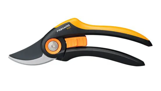 Fiskars Nůžky zahradní Plus™ dvoučepelové P521