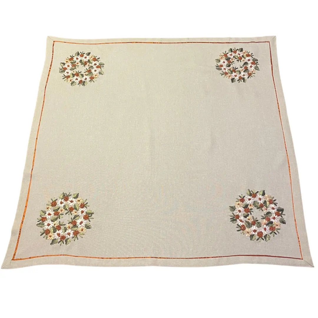 Vyšívaný ubrus Listy krémové 85x85 cm TiaHome