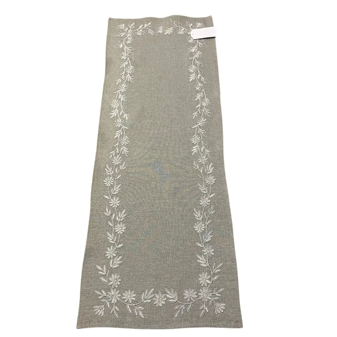 Vyšívaný ubrus Gloriette 40x110 cm TiaHome