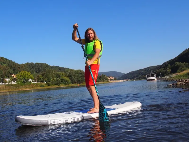 Zážitek - Na paddleboardu a koloběžce Českým Švýcarskem Co dělat v Ústeckém kraji? Vyrazte za zážitky