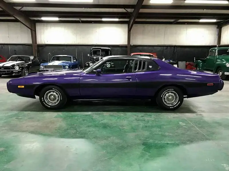 Zážitek - Pronájem supersportu Dodge Charger 1973 Vyrazte za zážitky do Středočeského kraje