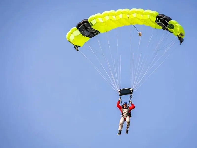 Zážitek - Základní parašutistický výcvik Zážitky Vysočina: Od adrenalinu po wellness