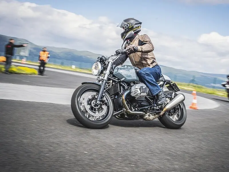Zážitek - Kurz bezpečné jízdy na motorce Co dělat v Ústeckém kraji? Vyrazte za zážitky