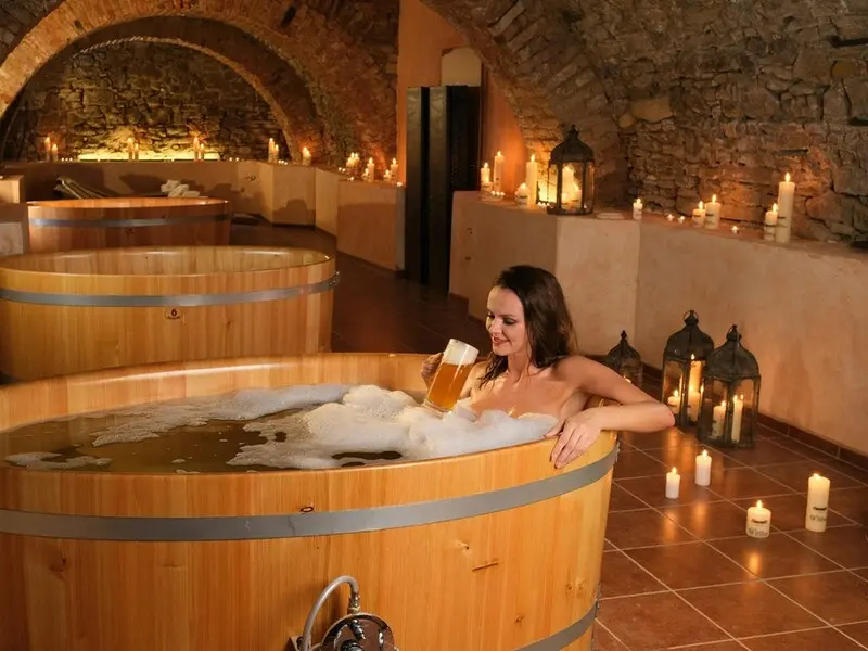 Zážitek - Zlínsko: Pivní wellness na zámku Wichterle Zážitky Zlínský kraj: Od adrenalinu po pohodu