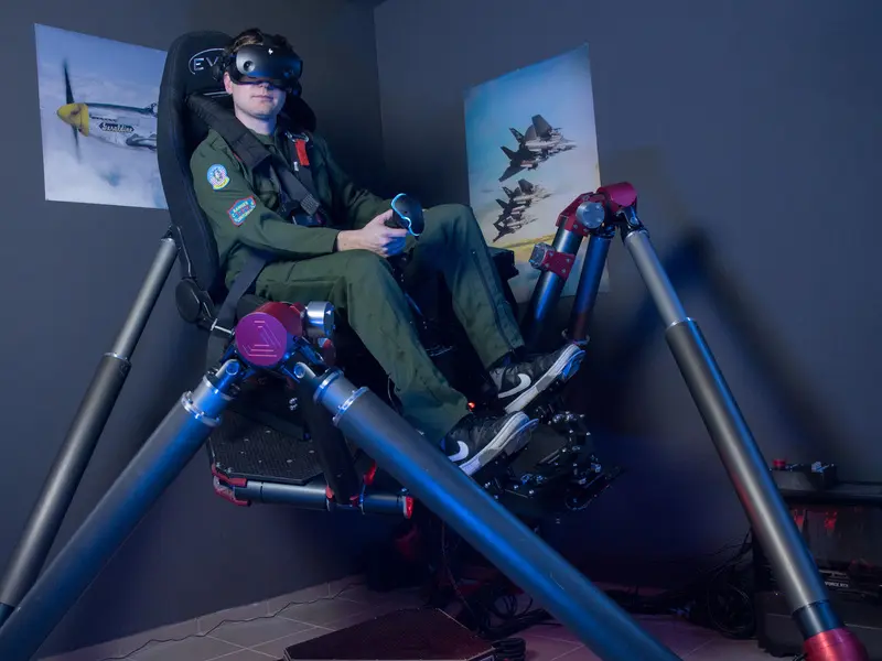 Zážitek - Pohyblivý letecký simulátor s VR Zážitky Jihomoravský kraj: Od adrenalinu po wellness
