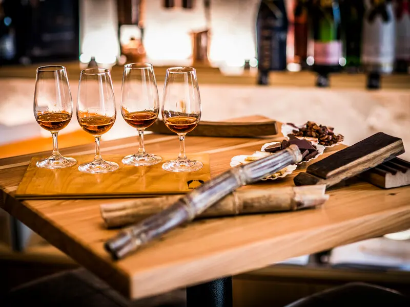Zážitek - Řízená degustace 6 rumů, Pardubice Co dělat v Pardubickém kraji? Vyrazte za zážitky
