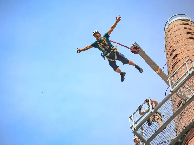 Zážitek - Adrenalinový seskok z komína Zážitky Vysočina: Od adrenalinu po wellness
