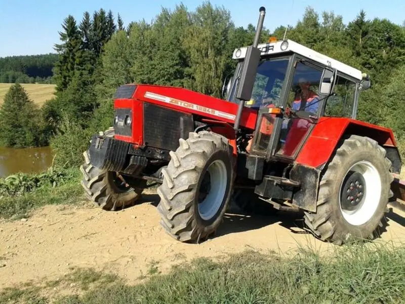 Zážitek - Offroadová jízda traktorem Zážitky Vysočina: Od adrenalinu po wellness
