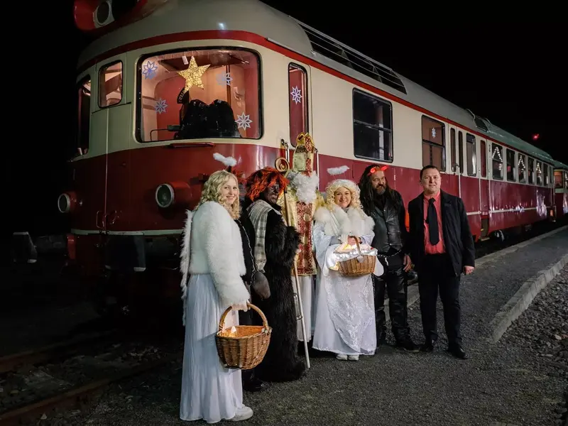 Zážitek - Mikulášská jízda zvláštním vlakem z Prahy Co dělat v Praze? Vyrazte za zážitky
