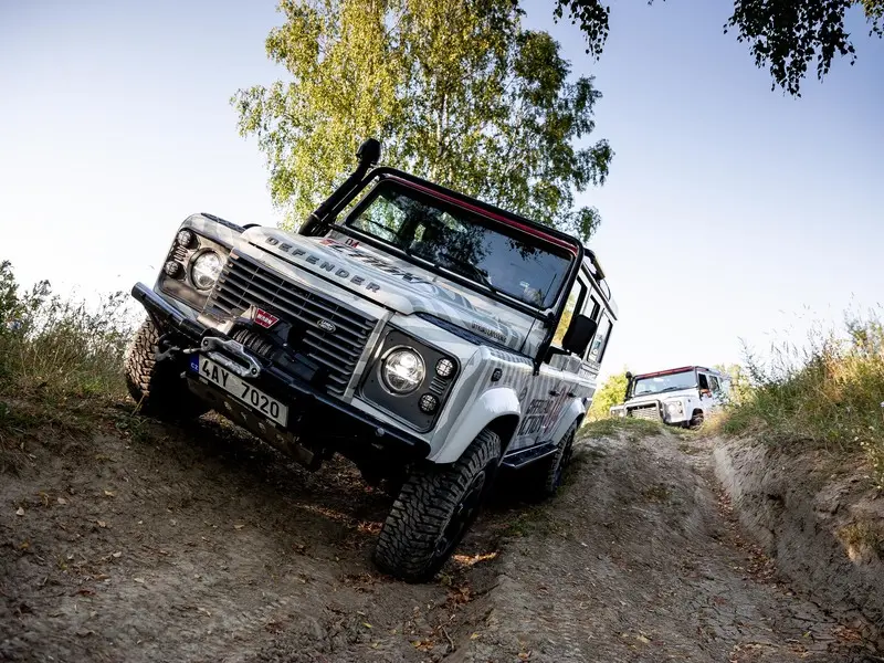 Zážitek - Land Rover off-road - celodenní trénink Vyrazte za zážitky do Středočeského kraje