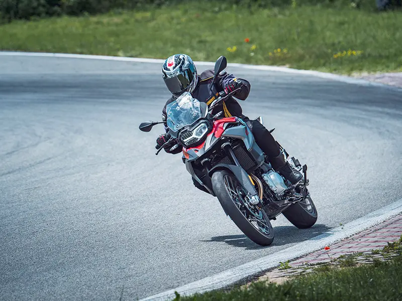 Zážitek - Testovacím jezdcem motocyklů BMW na okruhu Co dělat v Pardubickém kraji? Vyrazte za zážitky