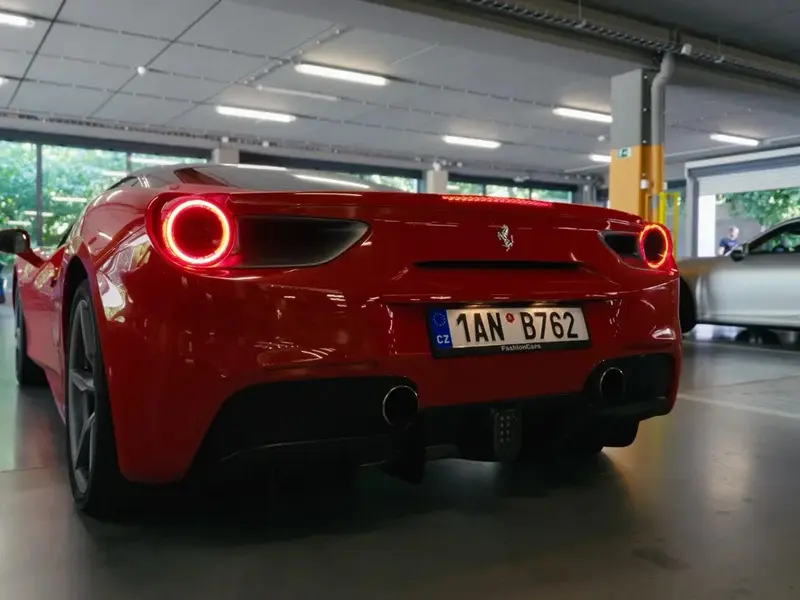 Zážitek - Jízda ve Ferrari 458 Italia Co dělat v