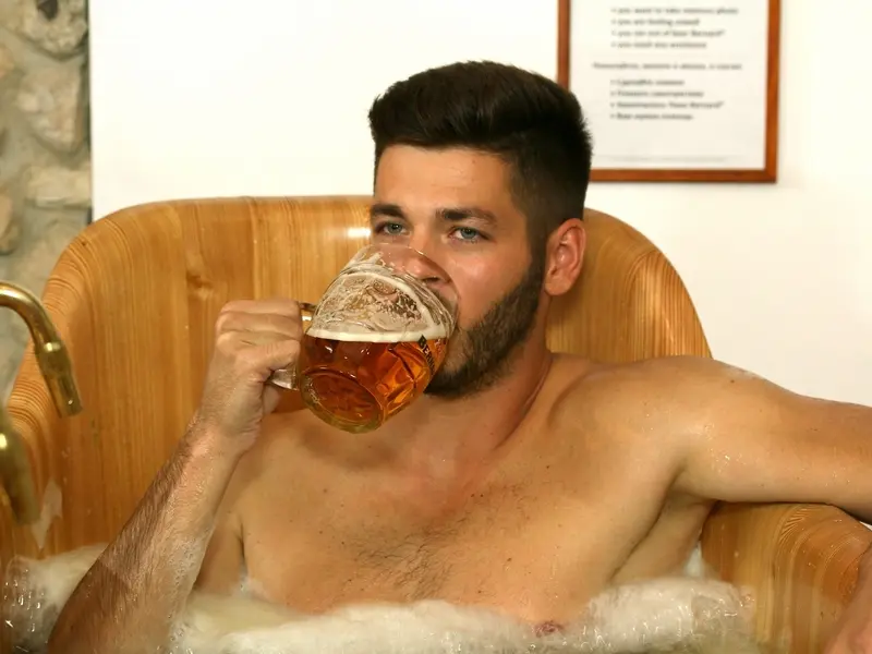 Zážitek - Pivní koupel s neomezenou konzumací piva Bernard Co dělat v Praze? Vyrazte za zážitky