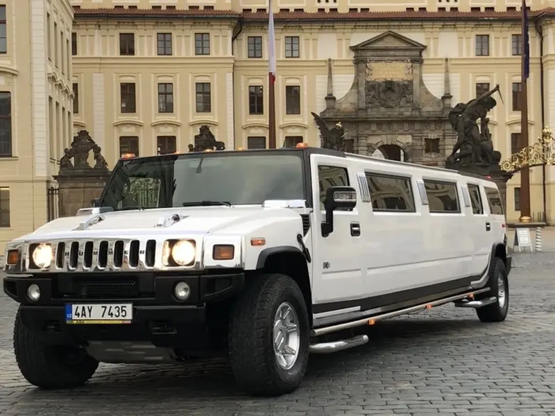Zážitek - Párty jízda v Hummer limuzíně Co dělat v Praze? Vyrazte za zážitky