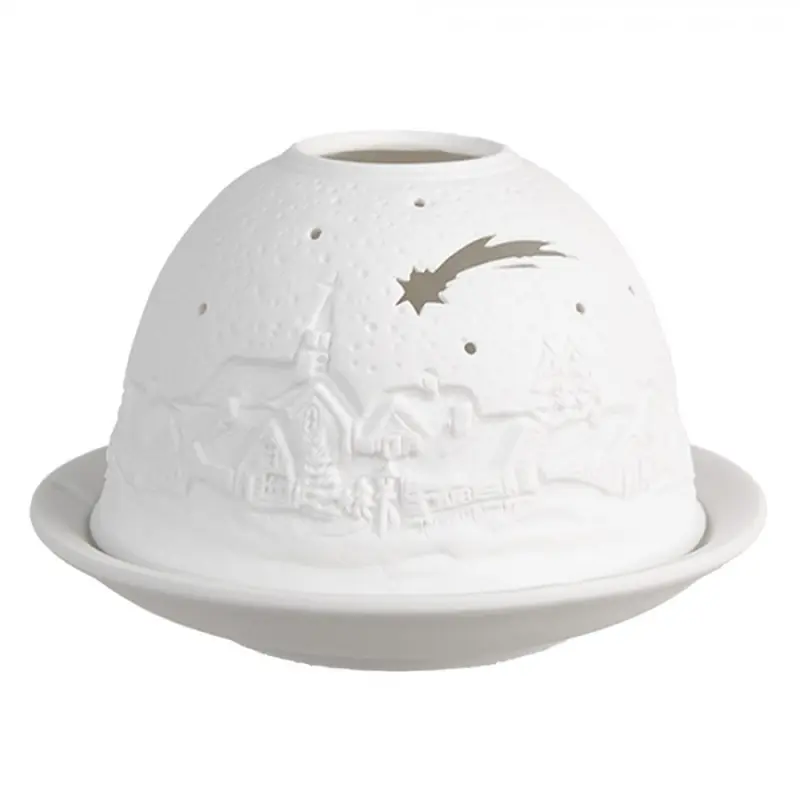 Bílý porcelánový svícen na čajovou svíčku s kometou, kostelem a vesnicí – 12x8 cm