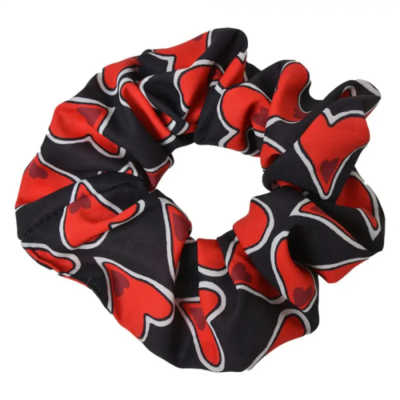 Černo-červená gumička do vlasů / scrunchie se srdíčky – 10 cm