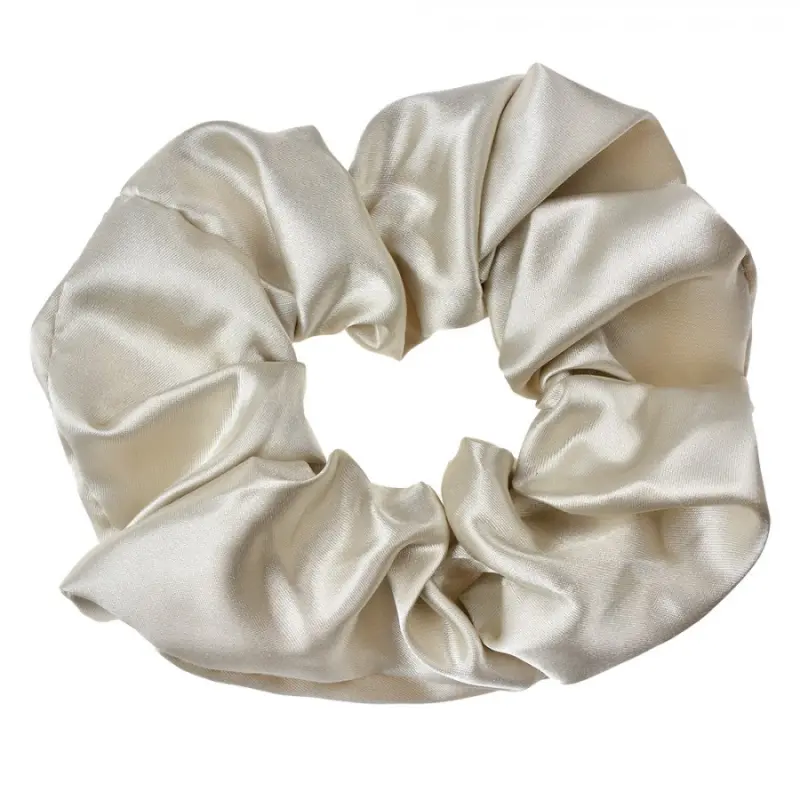 Smetanová lesklá gumička do vlasů / scrunchie – 10 cm