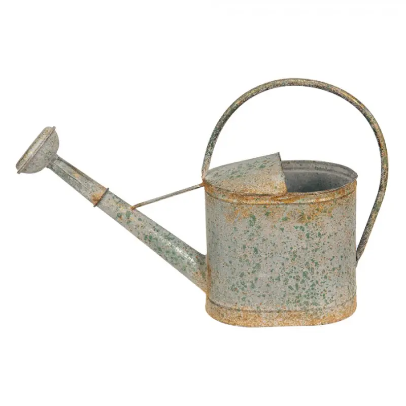 Šedá dekorační plechová konev s rezavou patinou – 50x16x33 cm