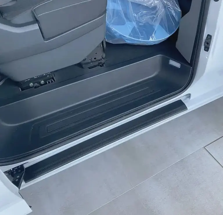 Prahová lišta VW Transporter T7 2024- (2.řada, levá)