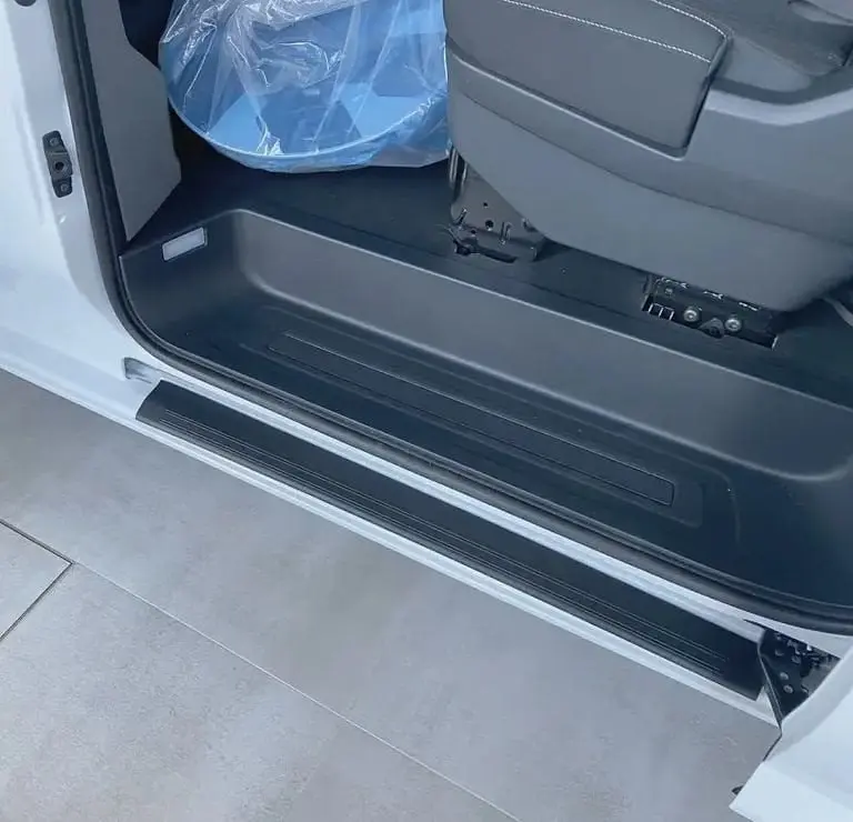 Prahová lišta VW Transporter T7 2024- (2.řada, pravá)