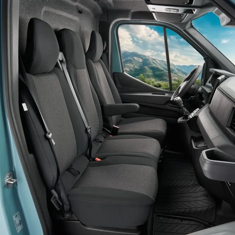 Přesné autopotahy Nissan Interstar 2025- (dvojité sedadlo spolujezdce se stolkem)
